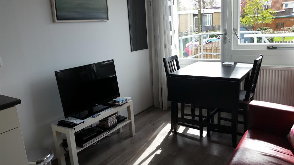 Homestay Bij Aelita Ден-Бург Экстерьер фото